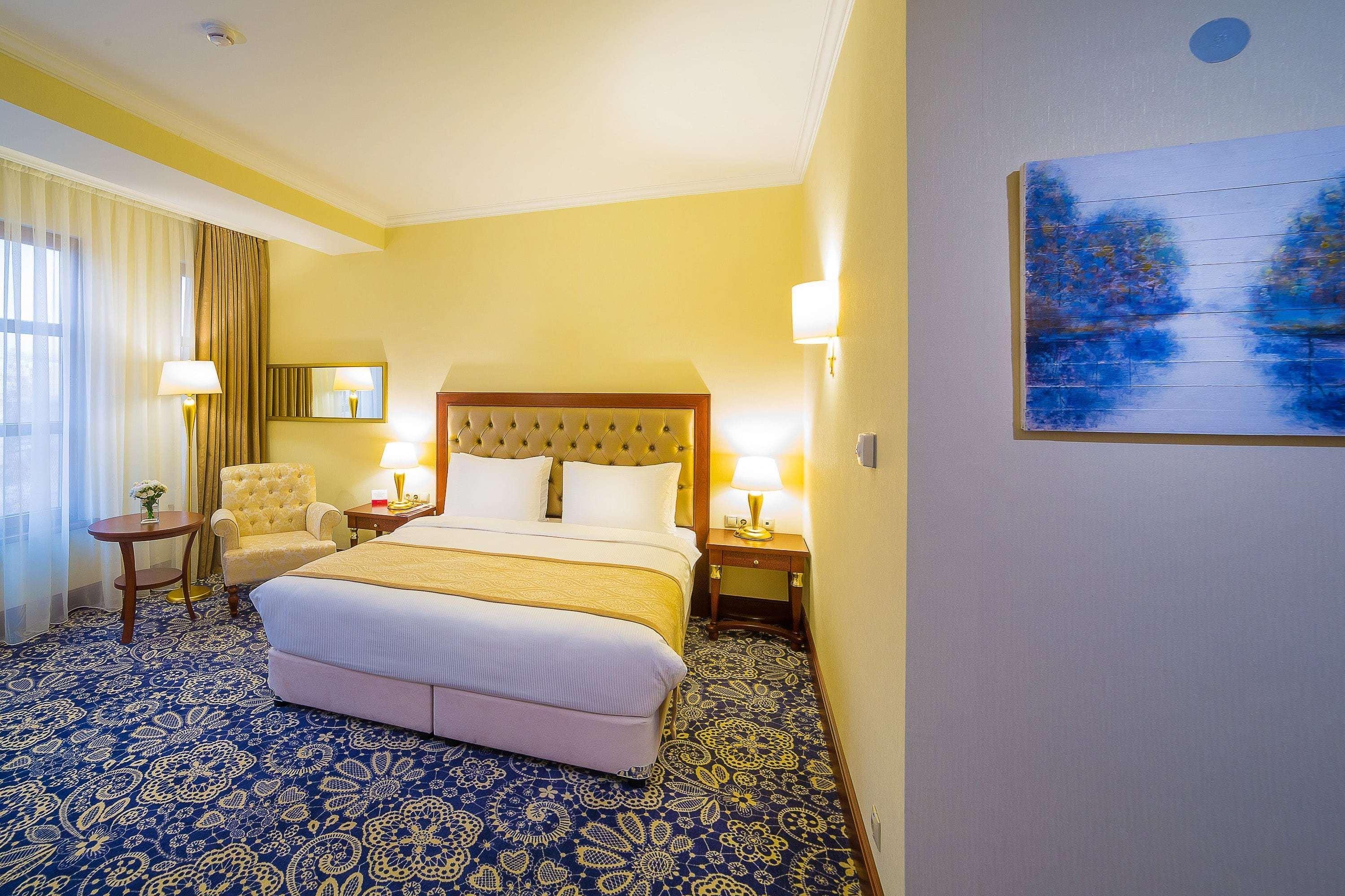 Ramada By Wyndham Almaty Hotel Eksteriør billede