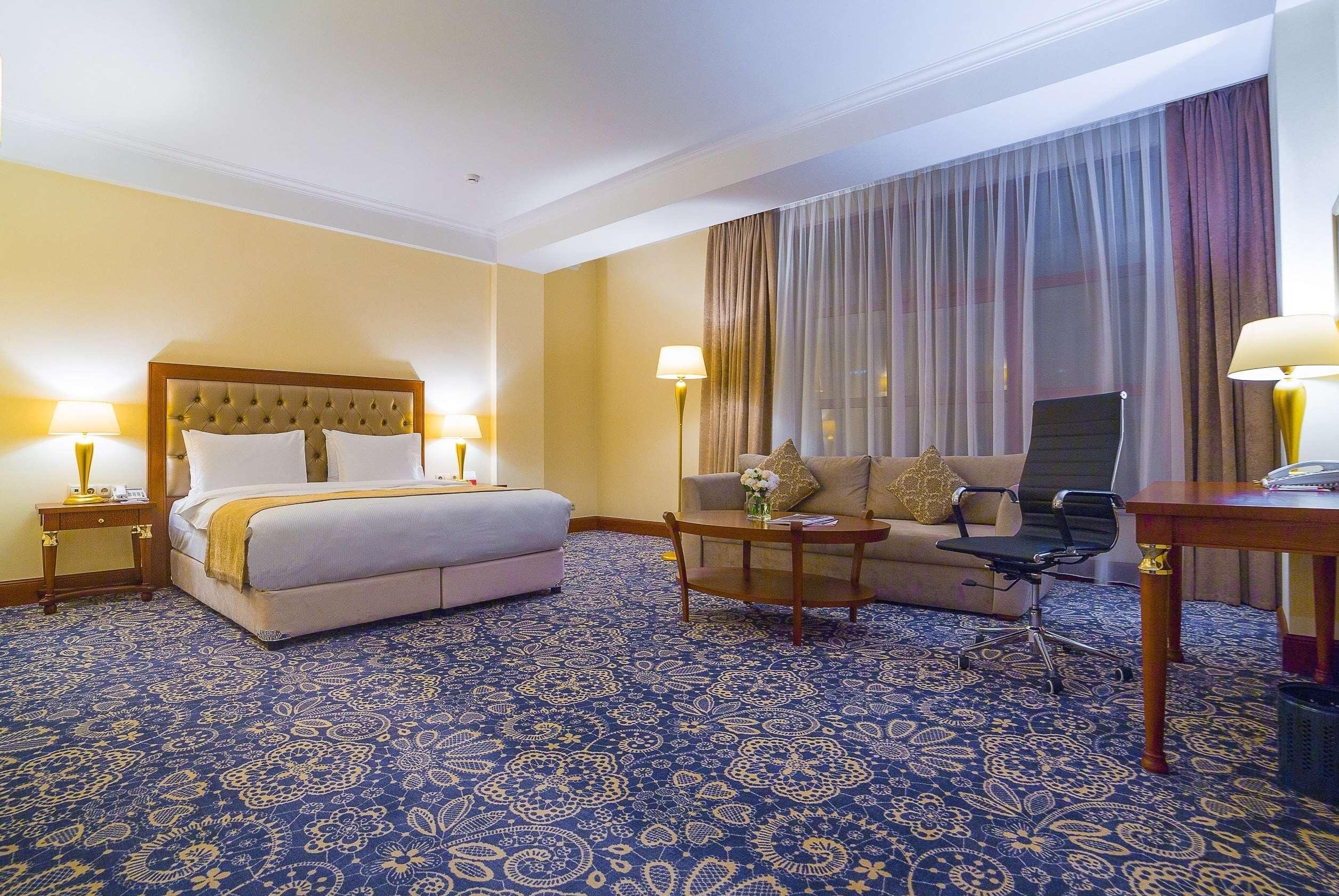 Ramada By Wyndham Almaty Hotel Eksteriør billede