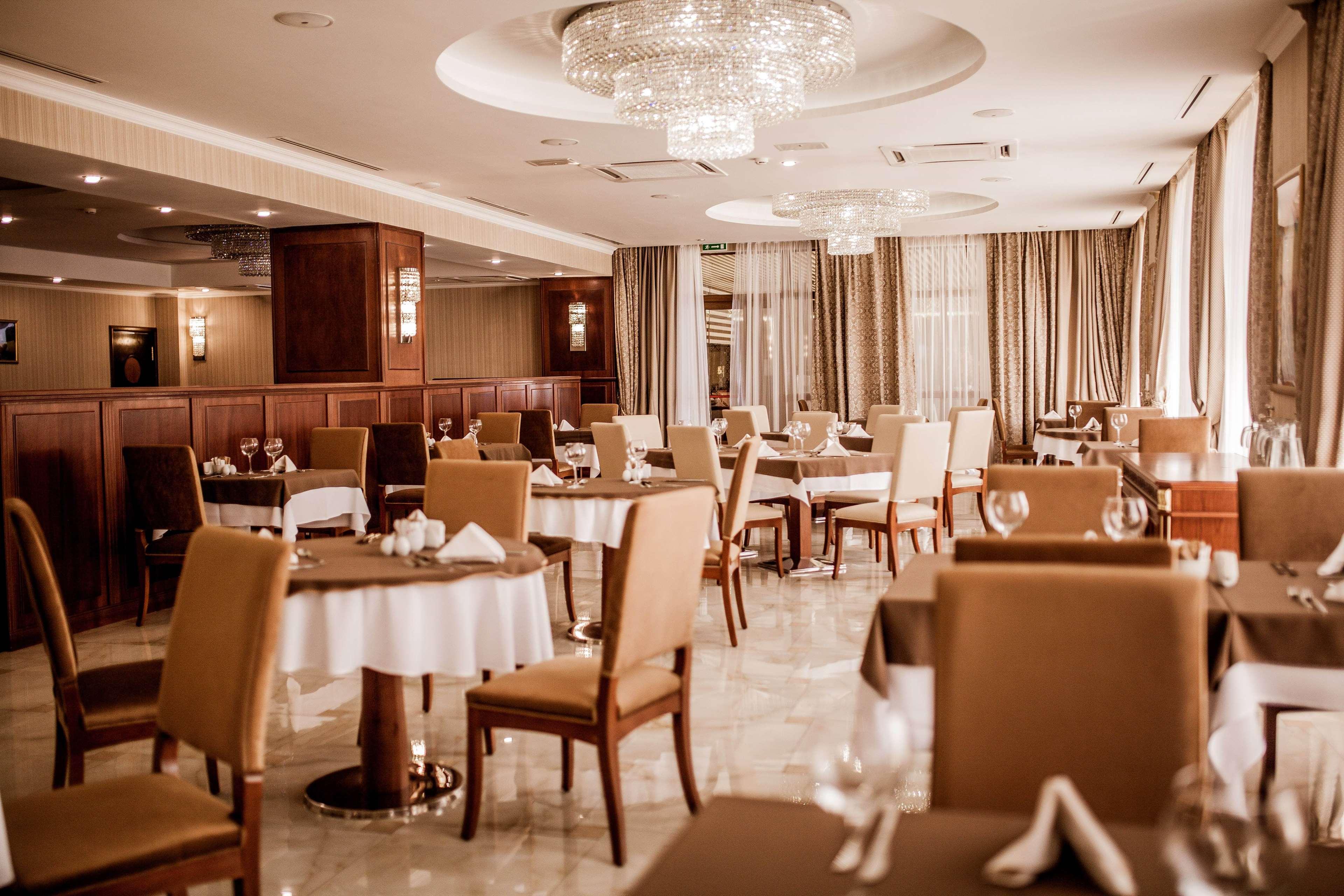 Ramada By Wyndham Almaty Hotel Eksteriør billede