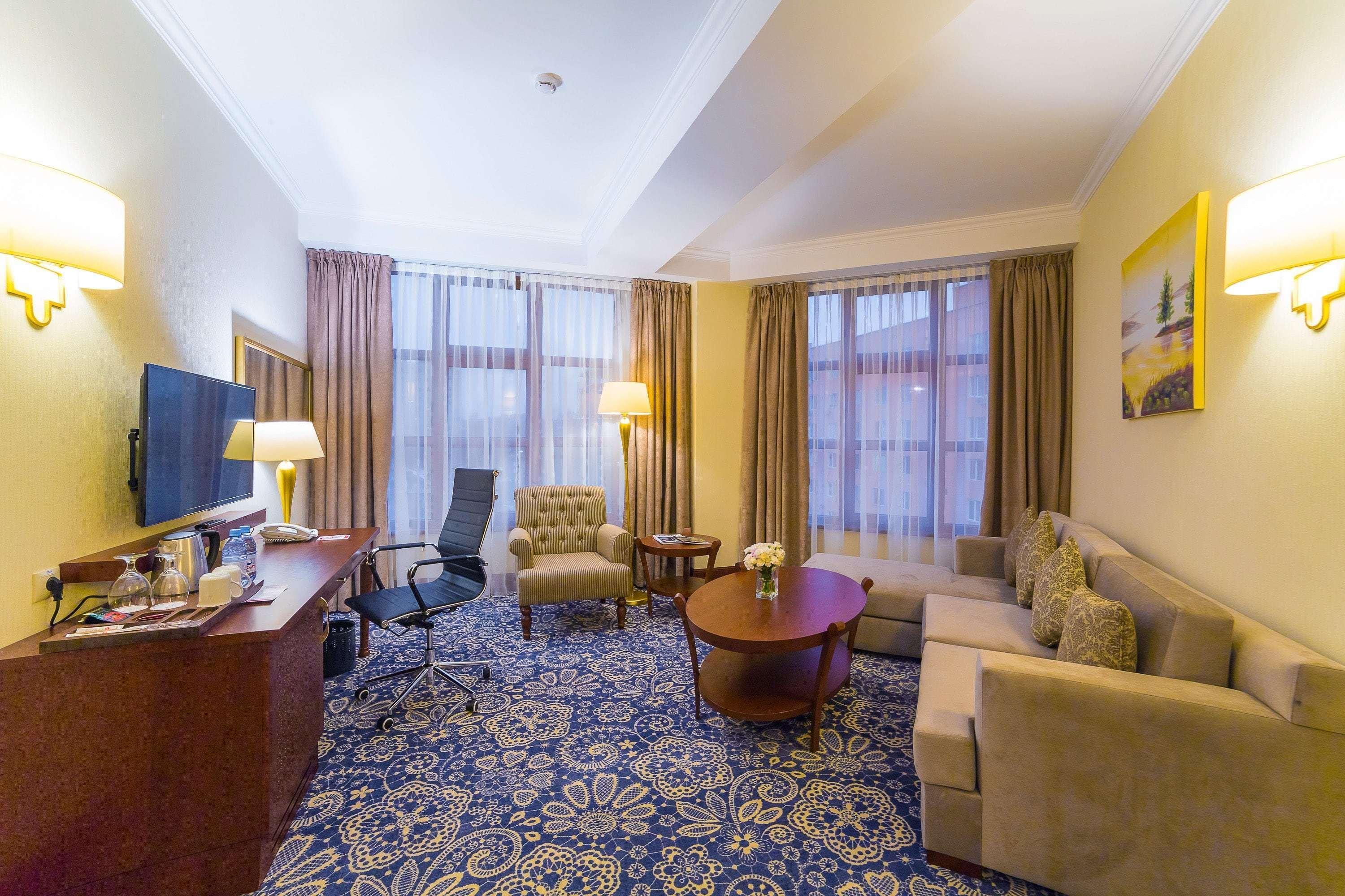 Ramada By Wyndham Almaty Hotel Eksteriør billede