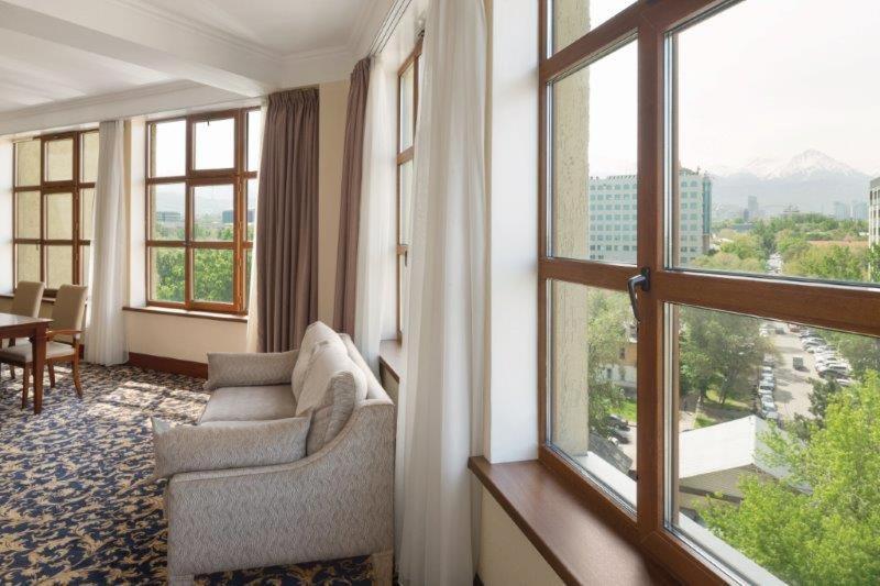 Ramada By Wyndham Almaty Hotel Eksteriør billede
