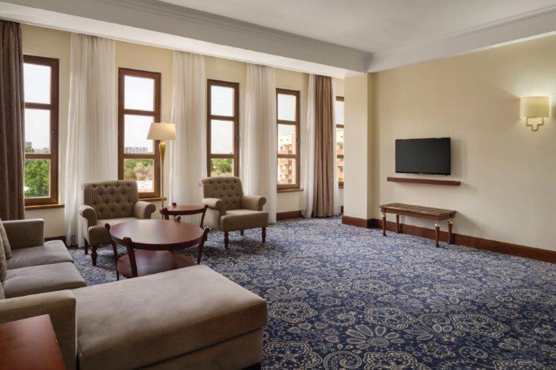 Ramada By Wyndham Almaty Hotel Eksteriør billede