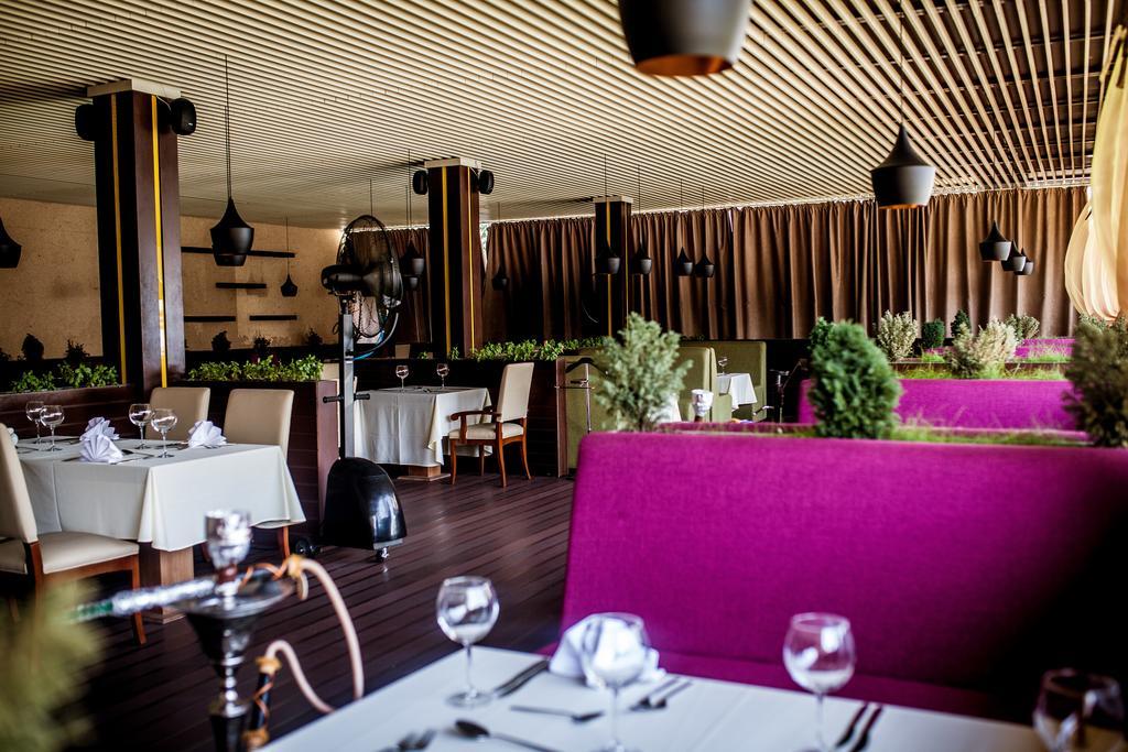 Ramada By Wyndham Almaty Hotel Eksteriør billede