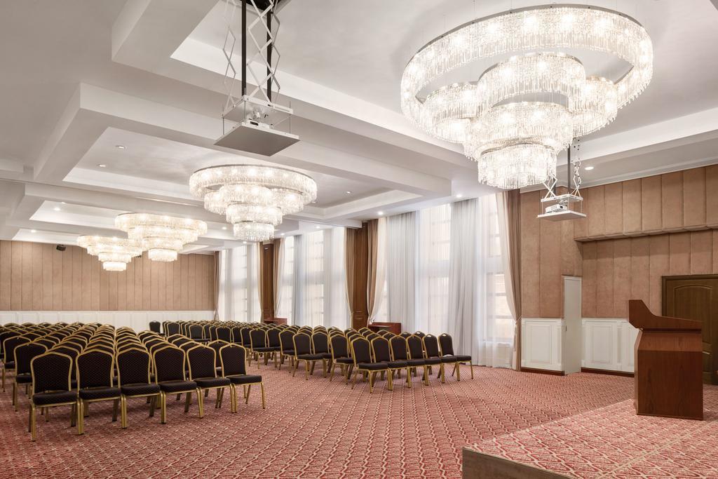Ramada By Wyndham Almaty Hotel Eksteriør billede