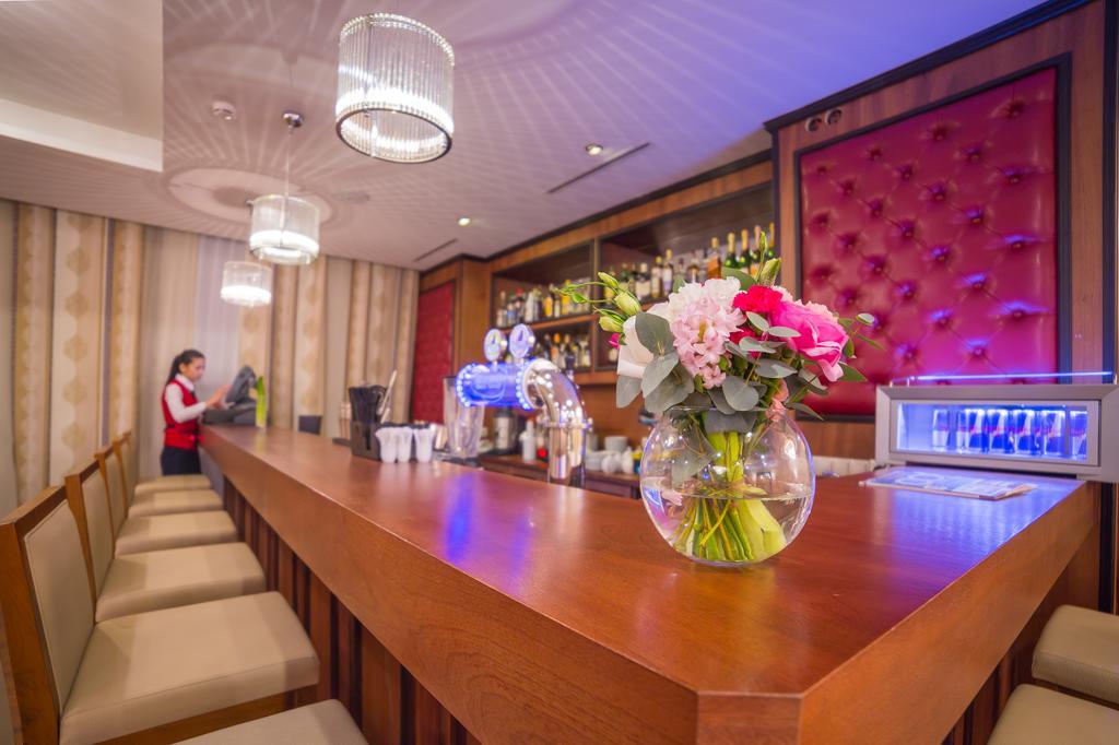 Ramada By Wyndham Almaty Hotel Eksteriør billede