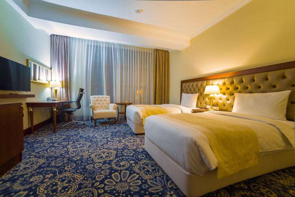 Ramada By Wyndham Almaty Hotel Eksteriør billede