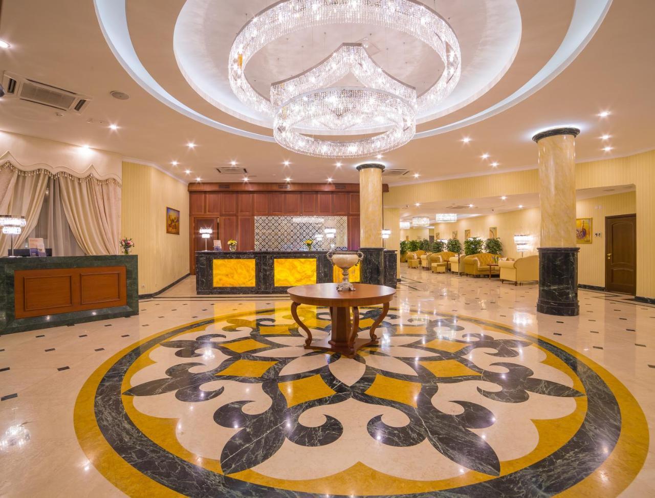 Ramada By Wyndham Almaty Hotel Eksteriør billede