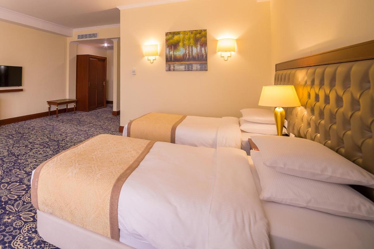 Ramada By Wyndham Almaty Hotel Eksteriør billede