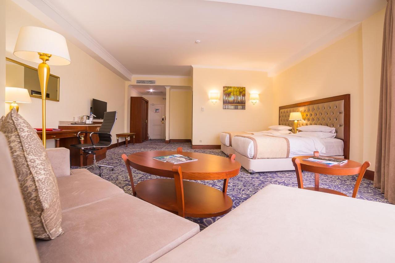 Ramada By Wyndham Almaty Hotel Eksteriør billede