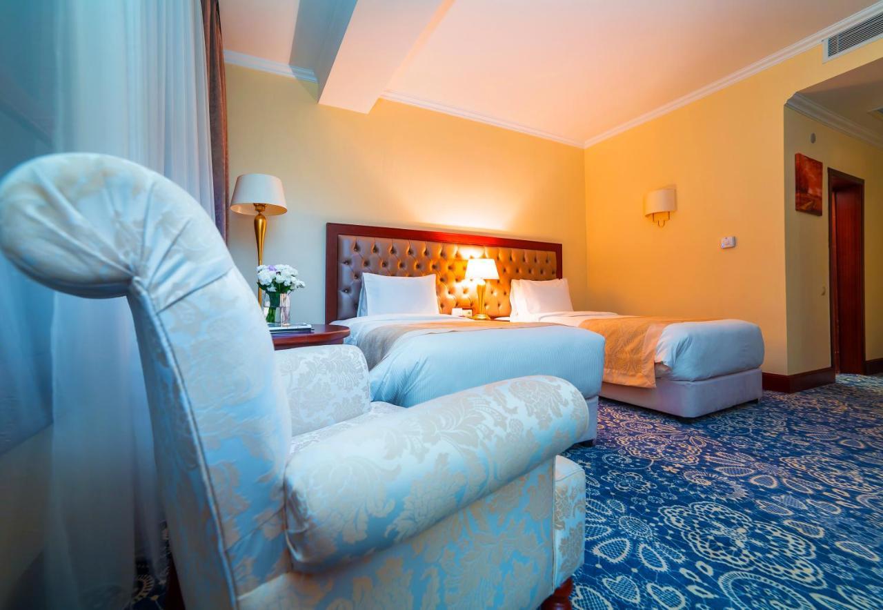 Ramada By Wyndham Almaty Hotel Eksteriør billede
