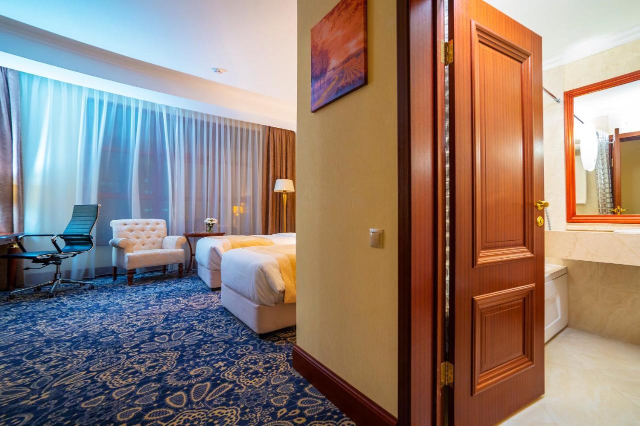Ramada By Wyndham Almaty Hotel Eksteriør billede