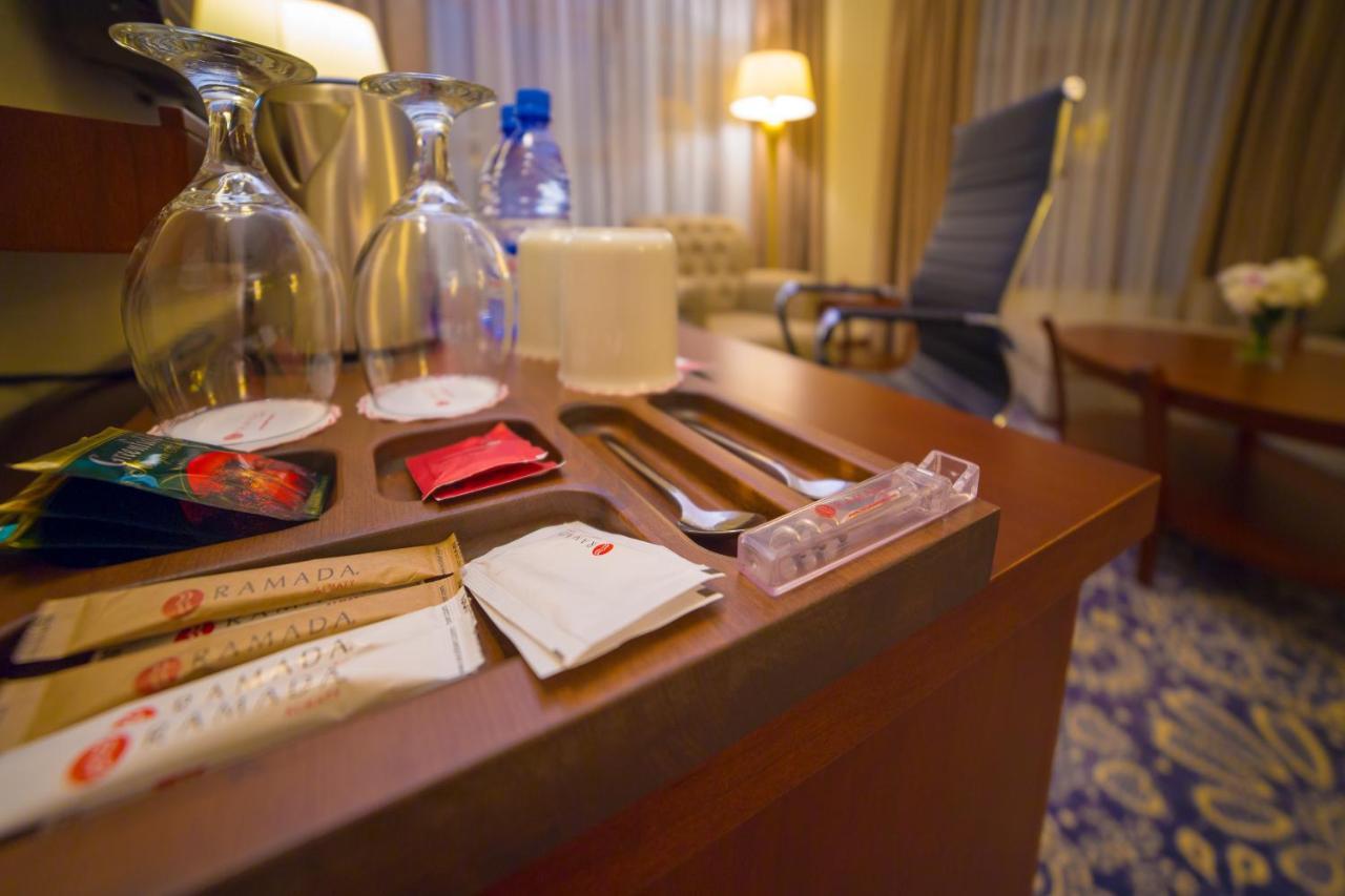 Ramada By Wyndham Almaty Hotel Eksteriør billede