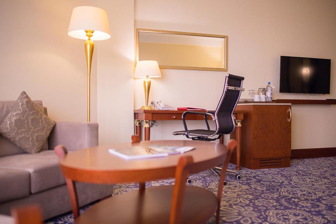 Ramada By Wyndham Almaty Hotel Eksteriør billede