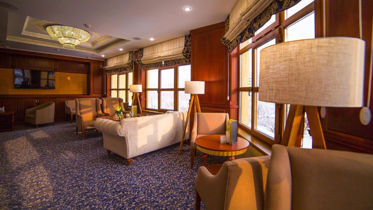 Ramada By Wyndham Almaty Hotel Eksteriør billede
